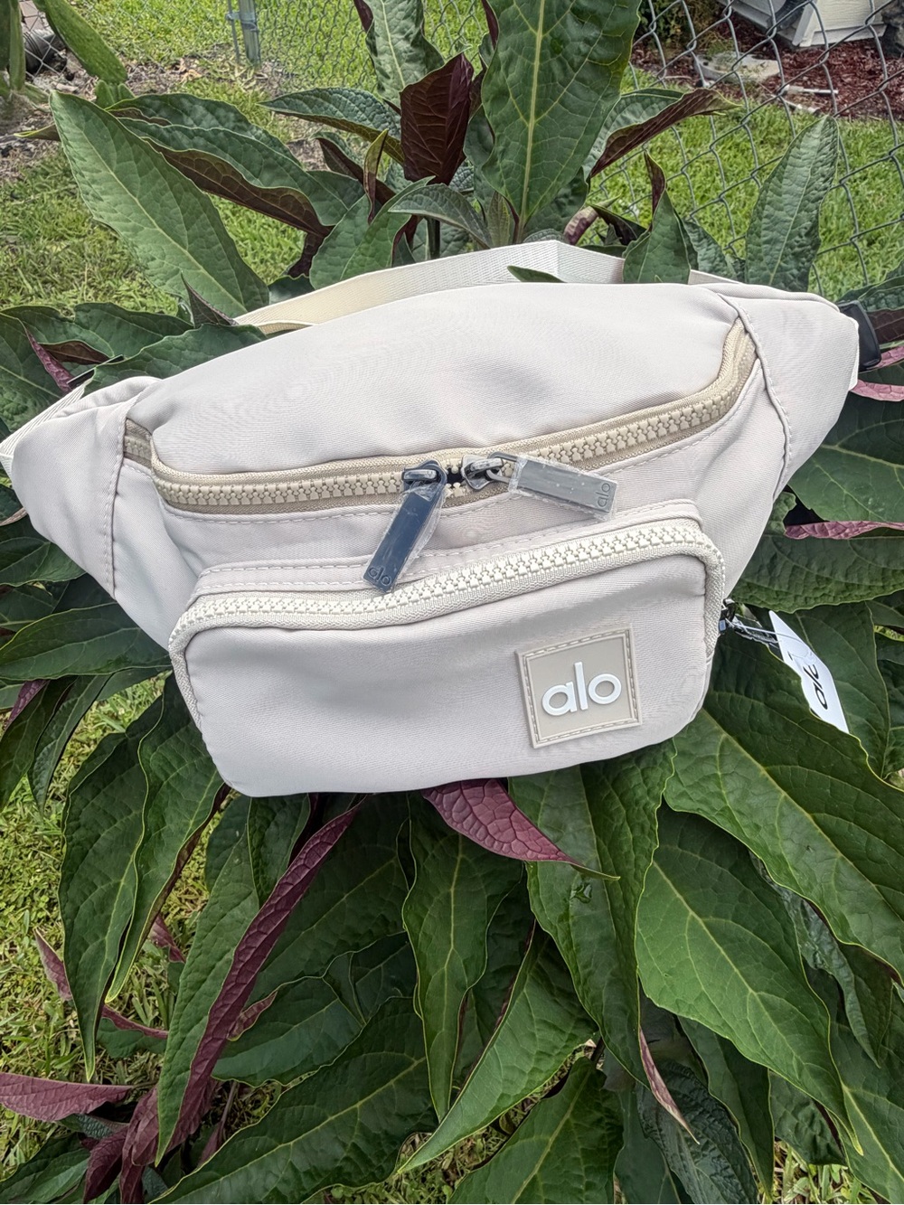 ALO Yoga Cream Belt Bag/Fanny Pack